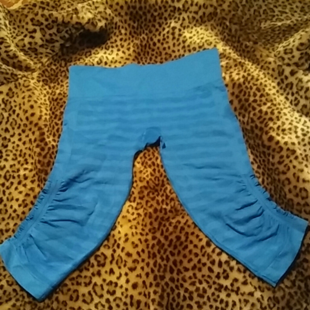 Lululemon athletica in the Flow crop ll compressio